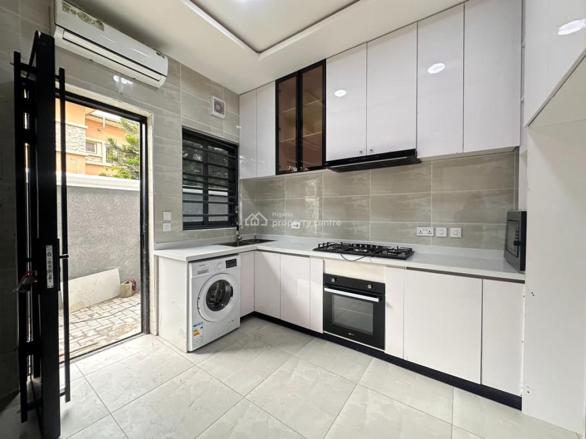 Newly 3 Bedroom Apartment Available, Lekki Phase 1, Lekki, Lagos, Flat / Apartment for Rent
