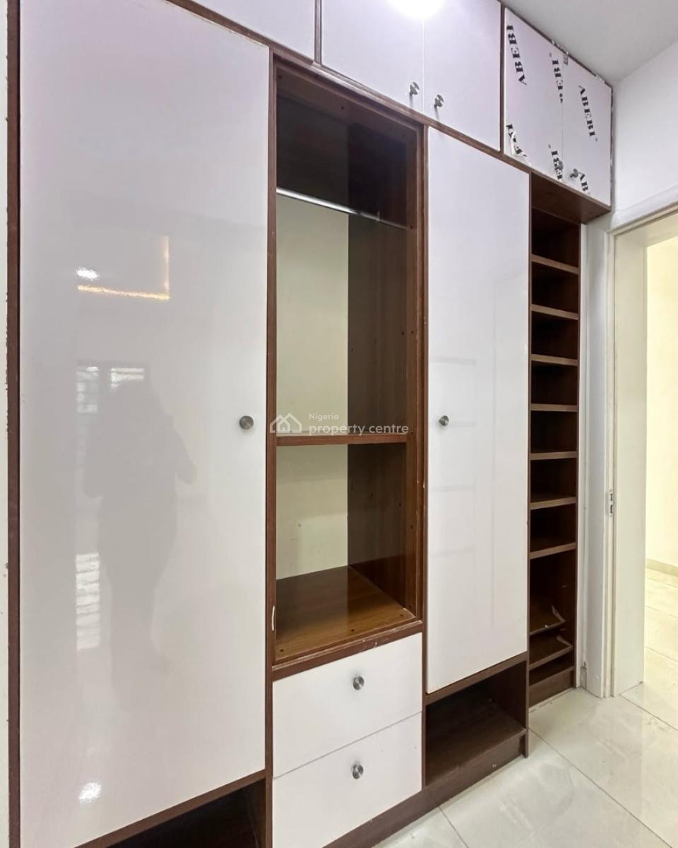 Newly 3 Bedroom Apartment Available, Lekki Phase 1, Lekki, Lagos, Flat / Apartment for Rent