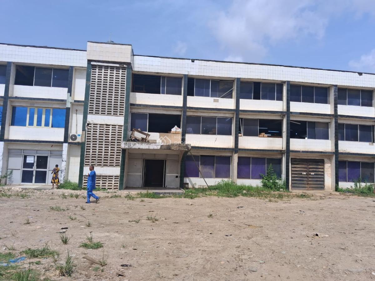 12,000ft Warehouse, Iyana Itire Off Osodi-apapa Express Way, Ilasamaja, Mushin, Lagos, Warehouse for Rent