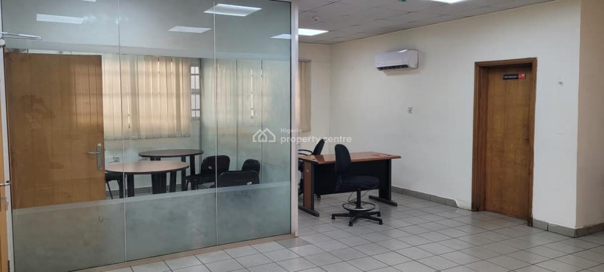 Office Space Measuring. 560sqm, Oba Akran Avenue Ikeja Lagos, Ikeja, Lagos, Office Space for Rent