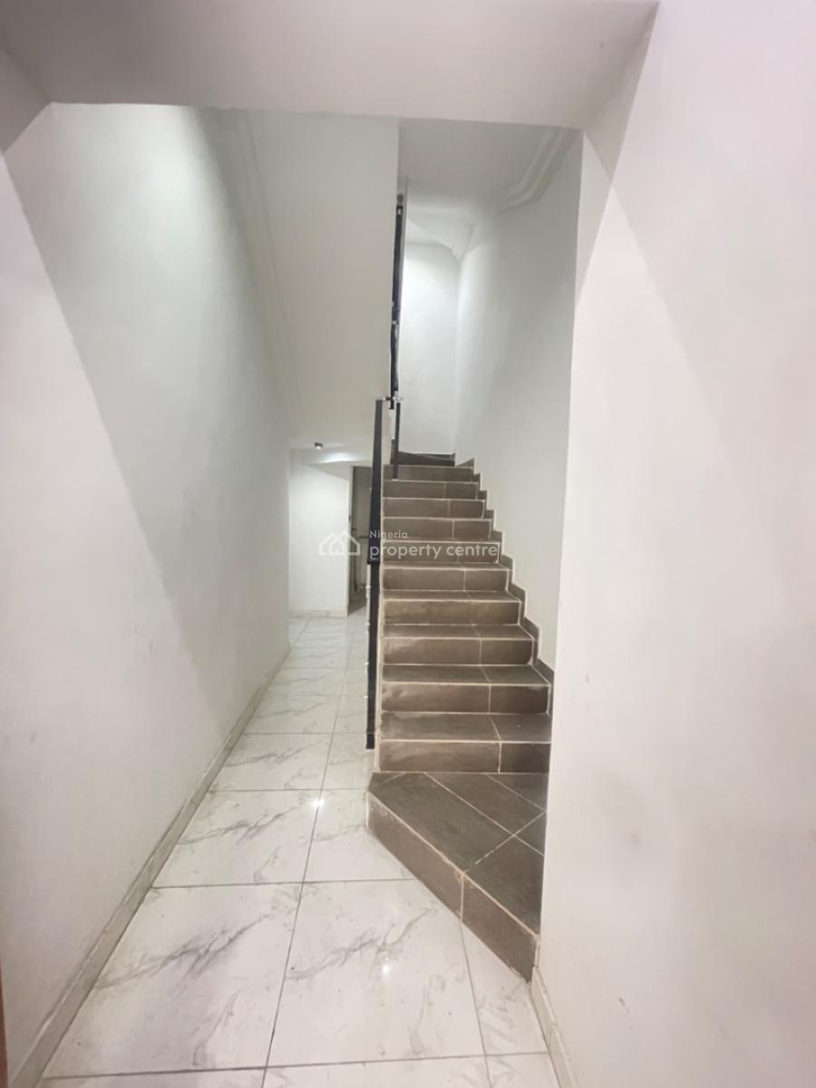 Luxury 2 Bedroom Flat and 1 Bq, Ologolo, Lekki, Lagos, Flat / Apartment for Rent