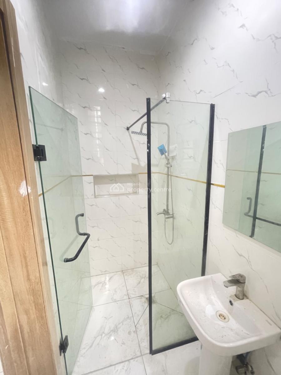 Luxury 2 Bedroom Flat and 1 Bq, Ologolo, Lekki, Lagos, Flat / Apartment for Rent
