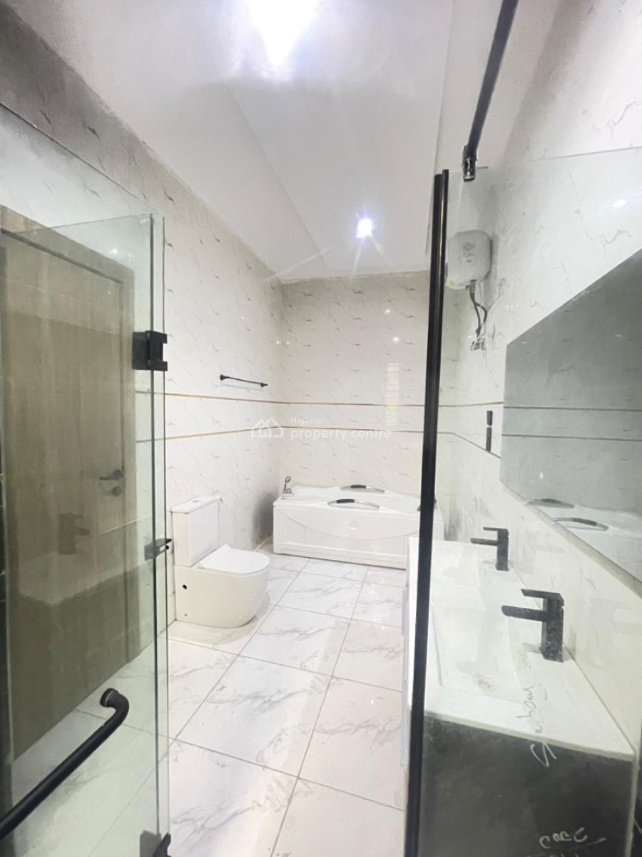 Luxury 2 Bedroom Flat and 1 Bq, Ologolo, Lekki, Lagos, Flat / Apartment for Rent