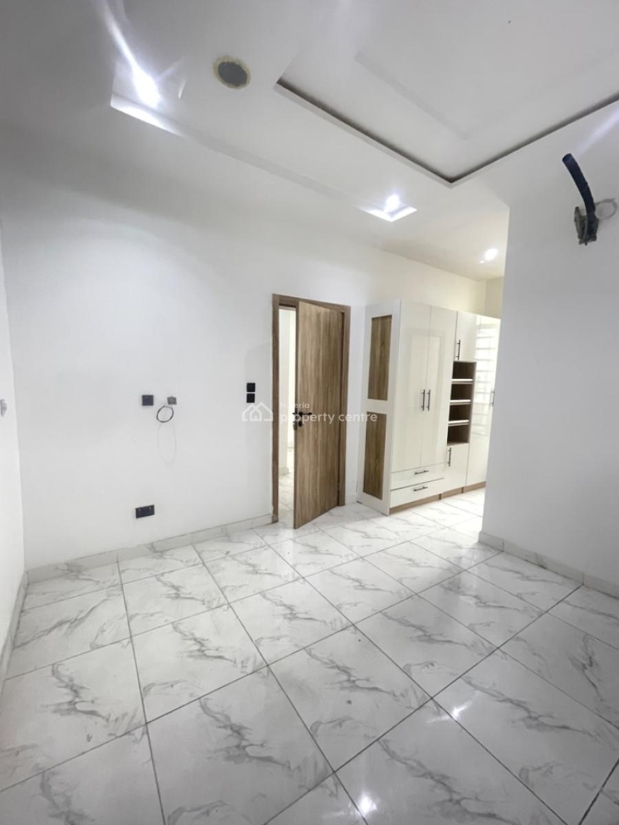 Luxury 2 Bedroom Flat and 1 Bq, Ologolo, Lekki, Lagos, Flat / Apartment for Rent