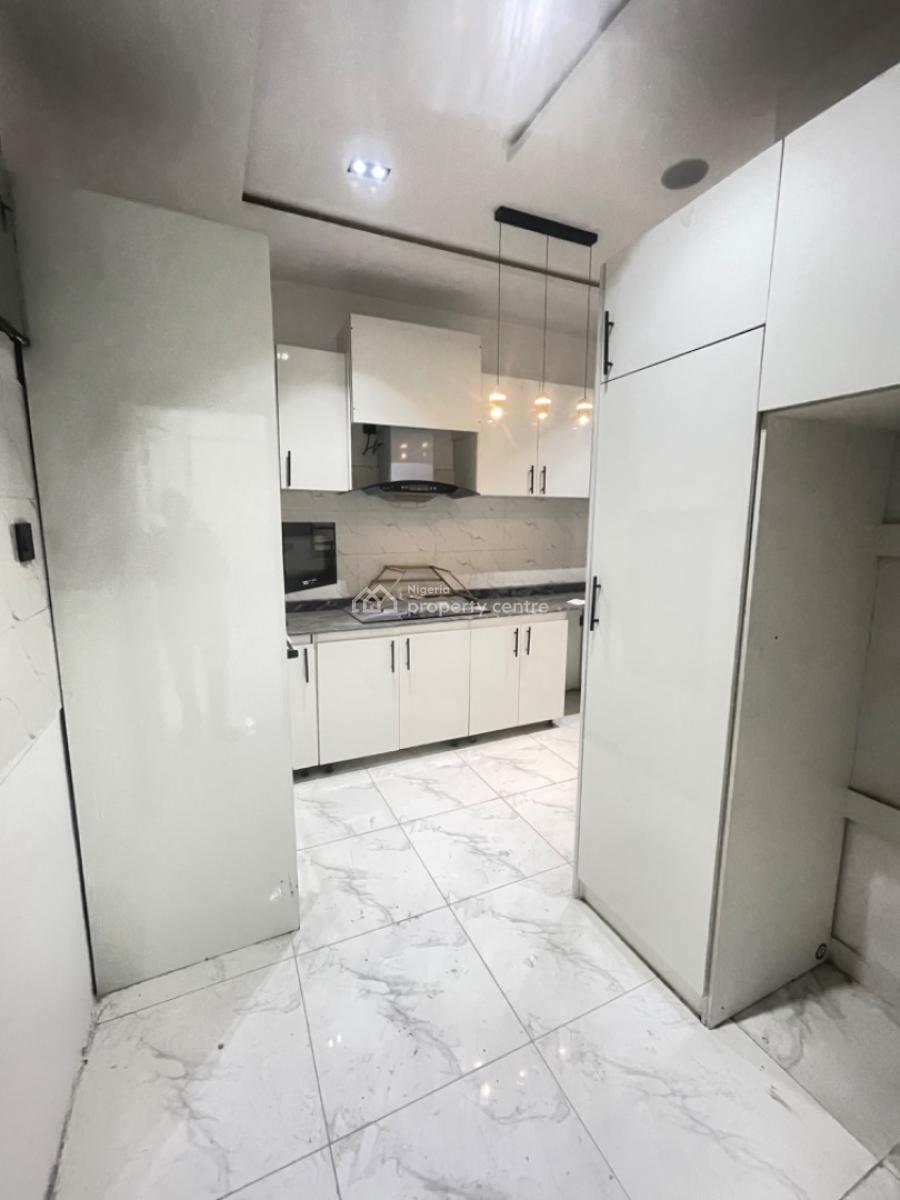 Luxury 2 Bedroom Flat and 1 Bq, Ologolo, Lekki, Lagos, Flat / Apartment for Rent