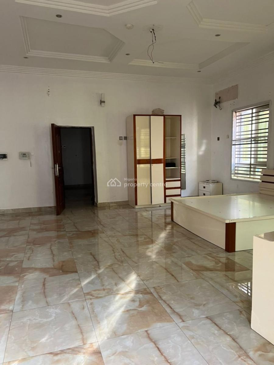 Specious Master Bedroom Upstairs with Stable Power at Spg Road, Spg, Lekki, Lagos, Flat / Apartment for Rent