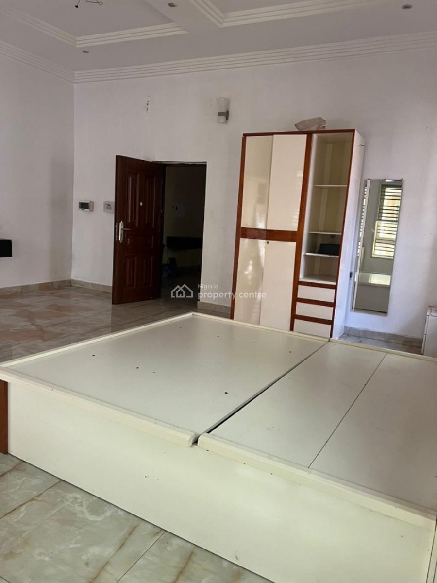 Specious Master Bedroom Upstairs with Stable Power at Spg Road, Spg, Lekki, Lagos, Flat / Apartment for Rent