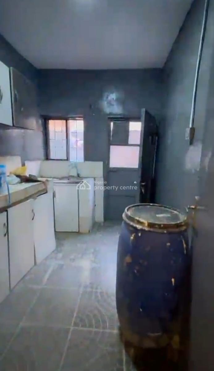 Decent 3 Bedroom Flat, Fadeyi, Shomolu, Lagos, Flat / Apartment for Rent
