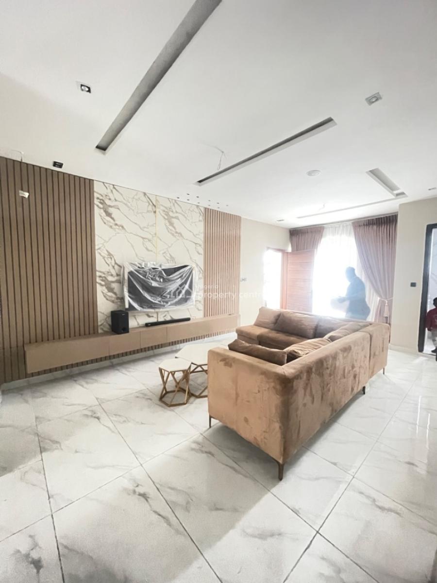 Well Furnished  2 Bedroom Flat at Ologolo Lekki Lagos., Ologolo Lekki Lagos, Ologolo, Lekki, Lagos, Flat / Apartment for Sale