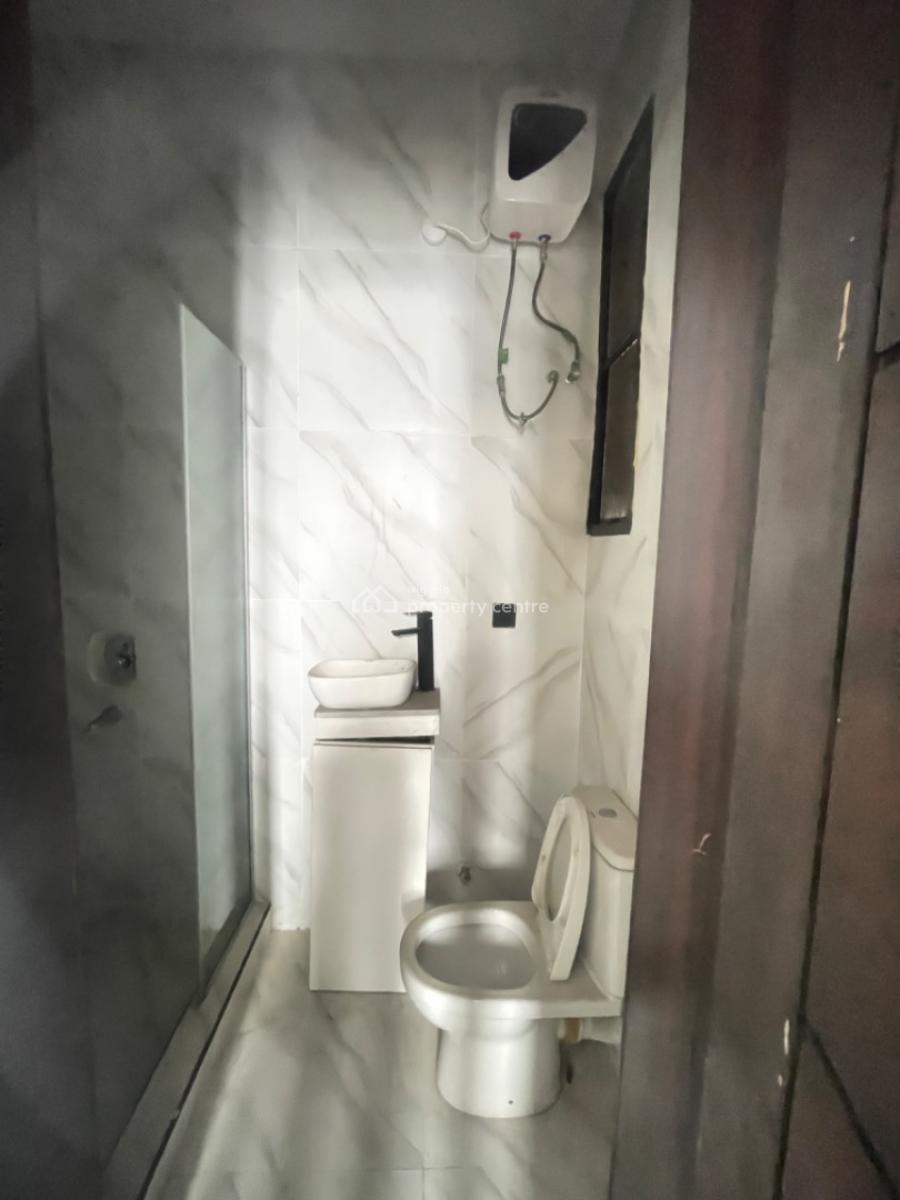 Well Furnished  2 Bedroom Flat at Ologolo Lekki Lagos., Ologolo Lekki Lagos, Ologolo, Lekki, Lagos, Flat / Apartment for Sale