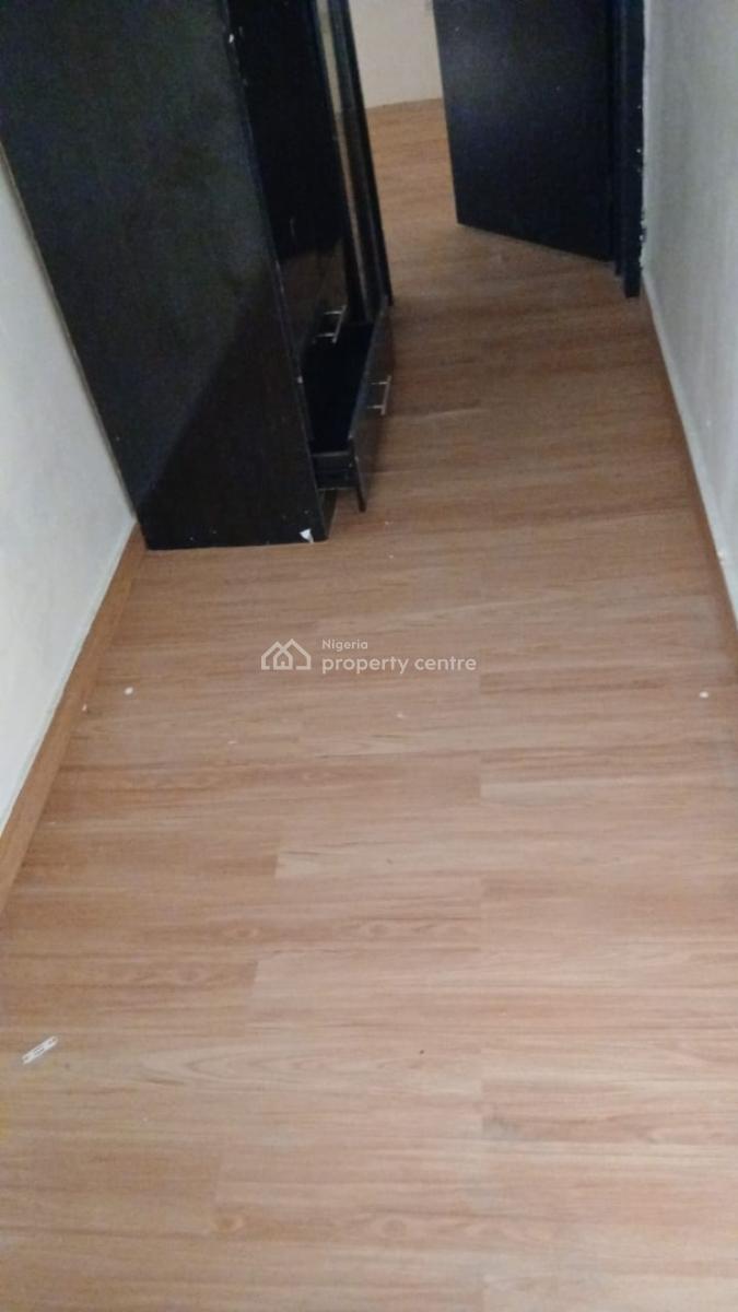 Specious Self Contain in Lekki Phase 0ne, Off Admiralty Way, Lekki Phase 1, Lekki, Lagos, Flat / Apartment for Rent