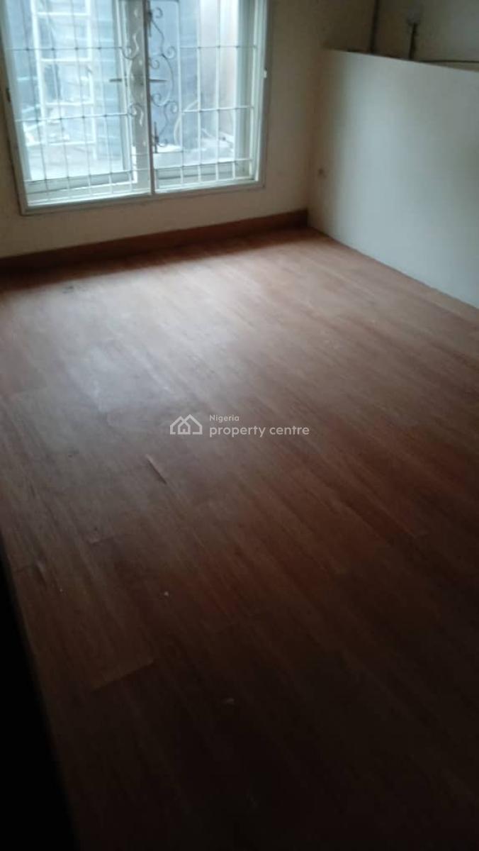 Specious Self Contain in Lekki Phase 0ne, Off Admiralty Way, Lekki Phase 1, Lekki, Lagos, Flat / Apartment for Rent