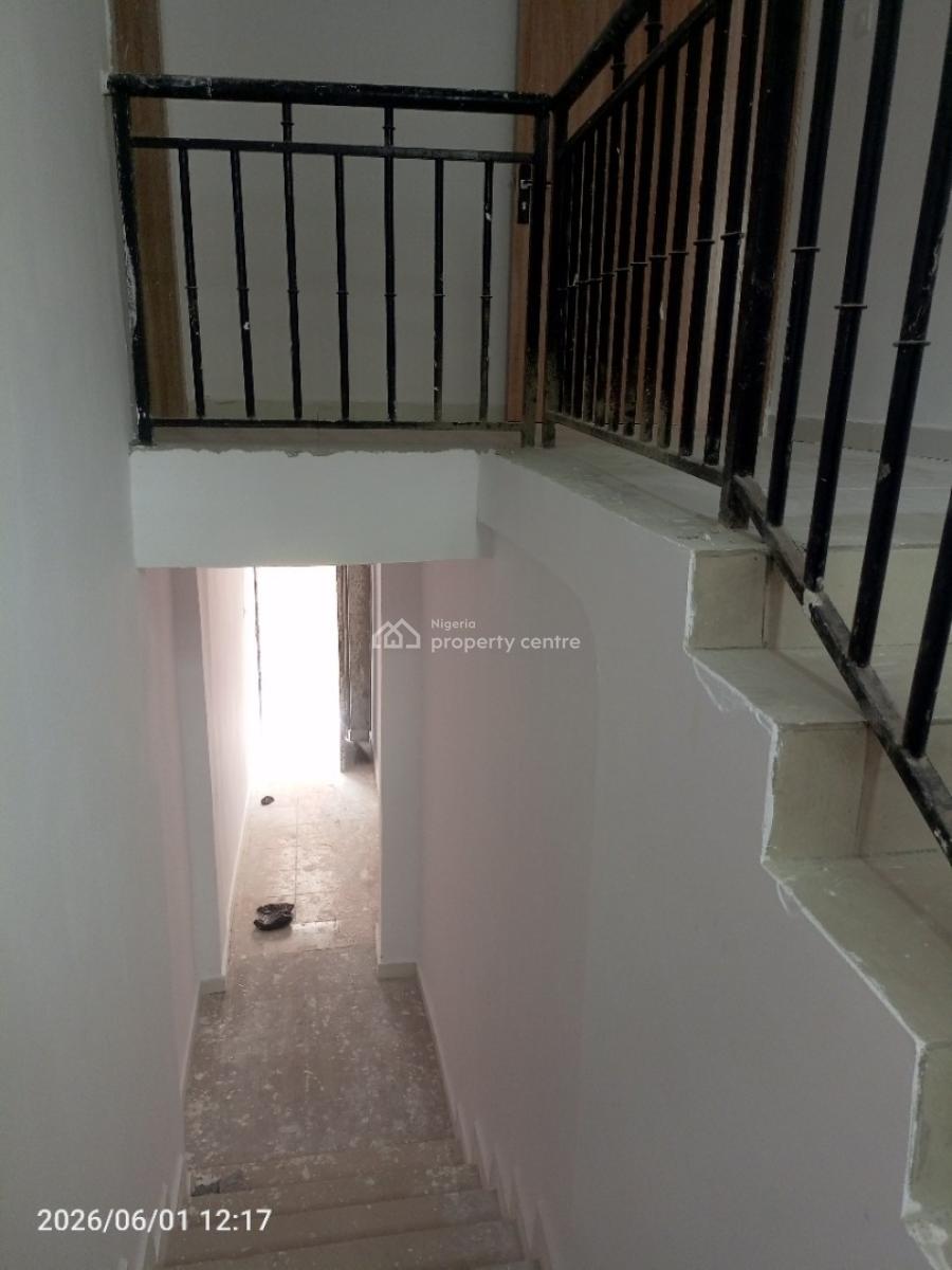 2 Bedrooms Luxurious Upstairs Flat, Budo Abraham Adesanya, Ajiwe, Ajah, Lagos, Flat / Apartment for Rent