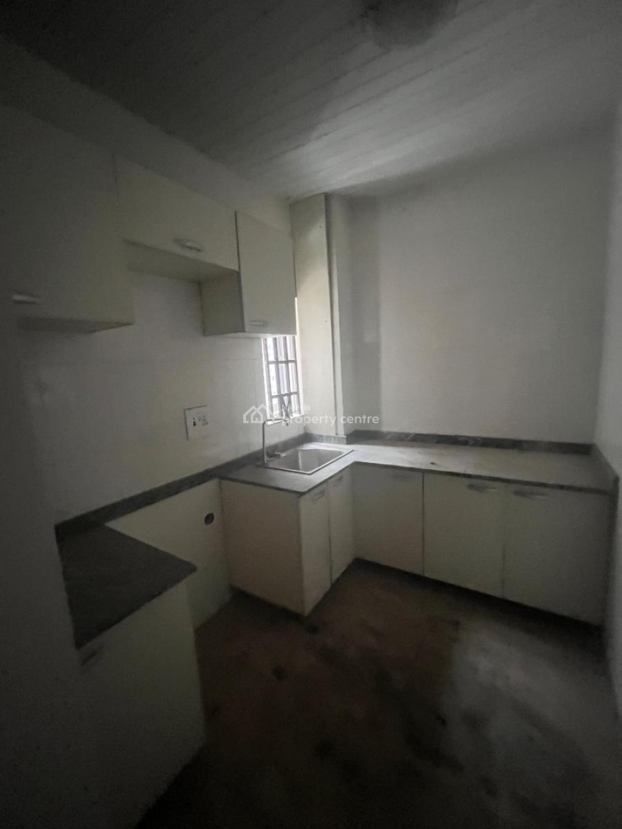 Luxury 2 Bedroom Flat Very Close to D Road Top Floor, Mobil Road Ilaje, Ajah, Lagos, Flat / Apartment for Sale