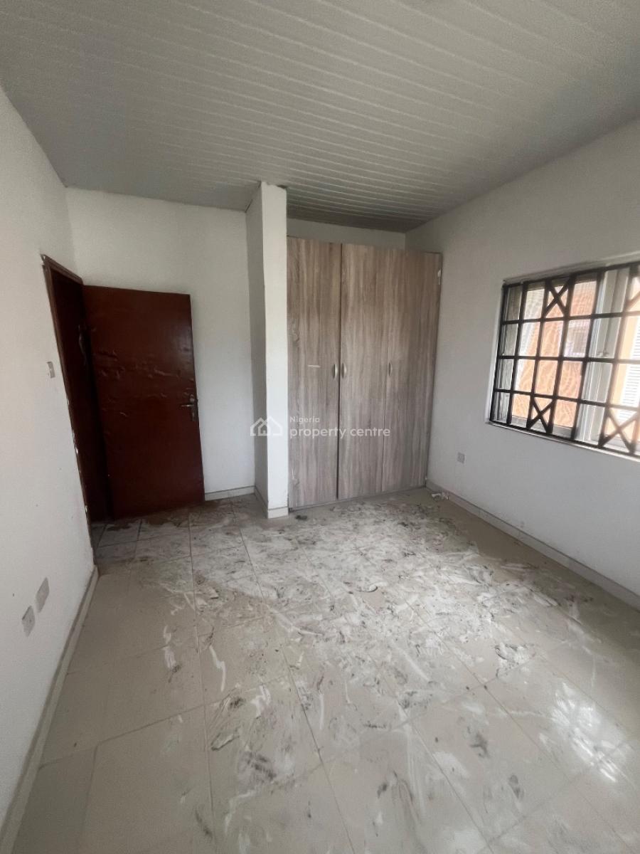 Luxury 2 Bedroom Flat Very Close to D Road Top Floor, Mobil Road Ilaje, Ajah, Lagos, Flat / Apartment for Sale