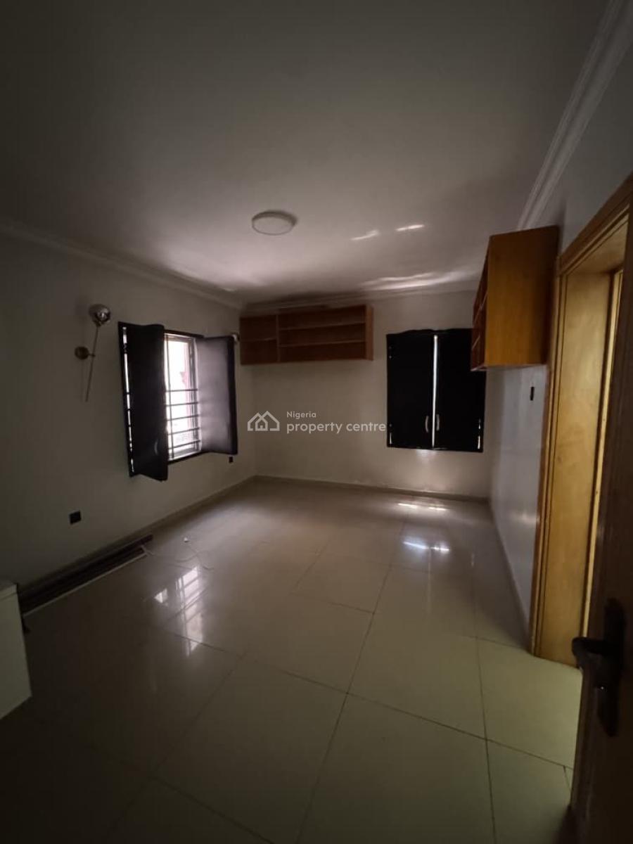 Well Maintained 2 Bedroom Apartment, Proper, Lekki Phase 1, Lekki, Lagos, Flat / Apartment for Rent