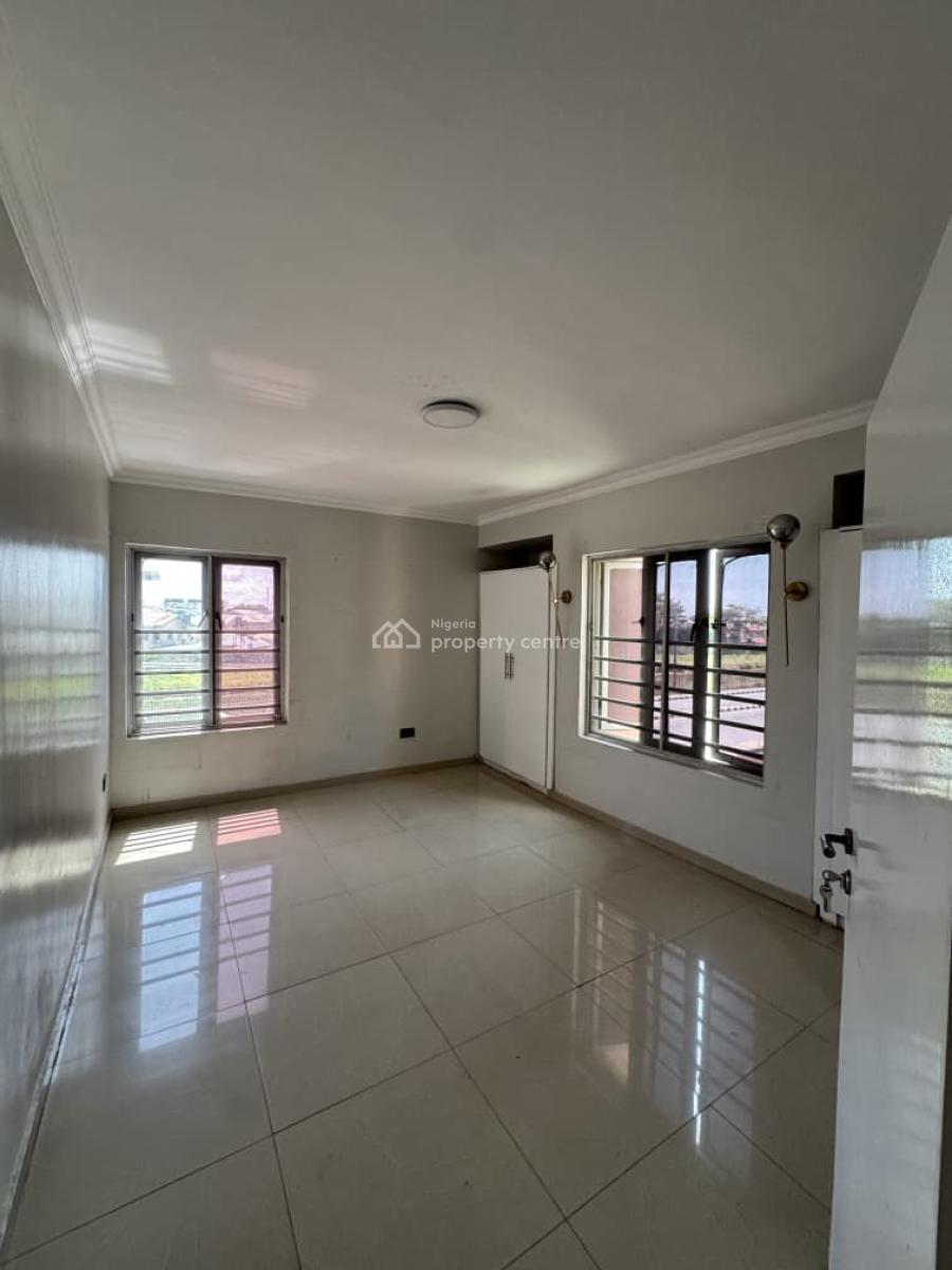 Well Maintained 2 Bedroom Apartment, Proper, Lekki Phase 1, Lekki, Lagos, Flat / Apartment for Rent