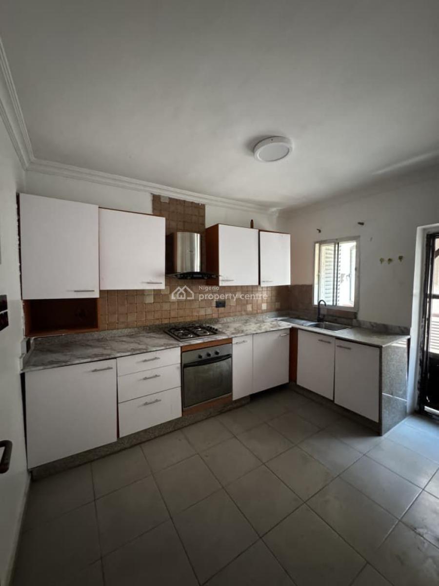 Well Maintained 2 Bedroom Apartment, Proper, Lekki Phase 1, Lekki, Lagos, Flat / Apartment for Rent