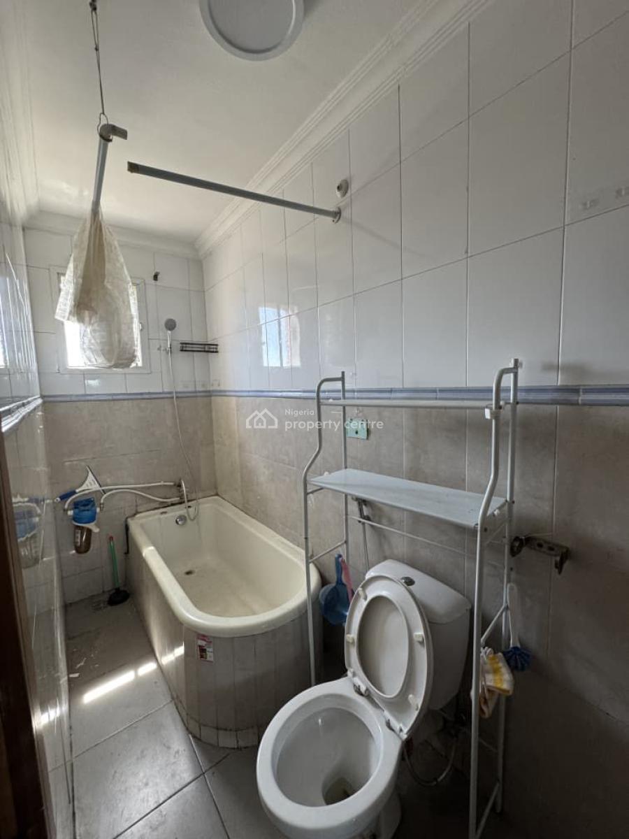Well Maintained 2 Bedroom Apartment, Proper, Lekki Phase 1, Lekki, Lagos, Flat / Apartment for Rent