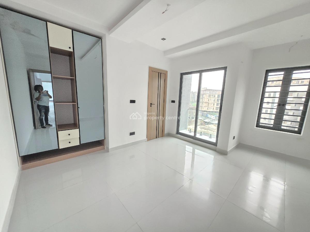 Fully Furnished 2 Bedroom Swimming Pool/gym/elevator for Distress, Freedom Way, Lekki Phase 1, Lekki, Lagos, Block of Flats for Sale