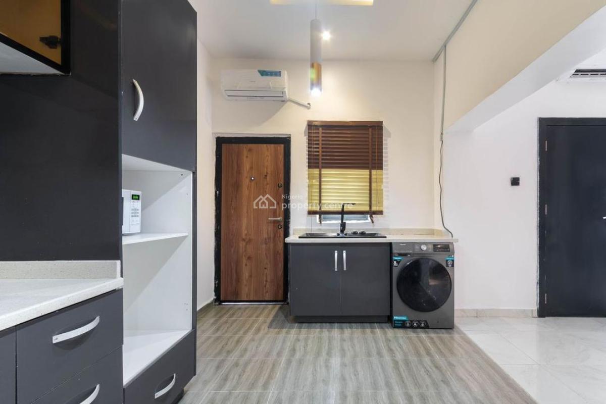 Nicely Furnished Three Bedroom Maisonette Penthouse in Lekki Phase 1, Lekki Phase 1, Lekki, Lagos, Flat / Apartment Short Let