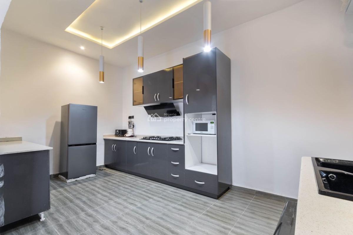 Nicely Furnished Three Bedroom Maisonette Penthouse in Lekki Phase 1, Lekki Phase 1, Lekki, Lagos, Flat / Apartment Short Let