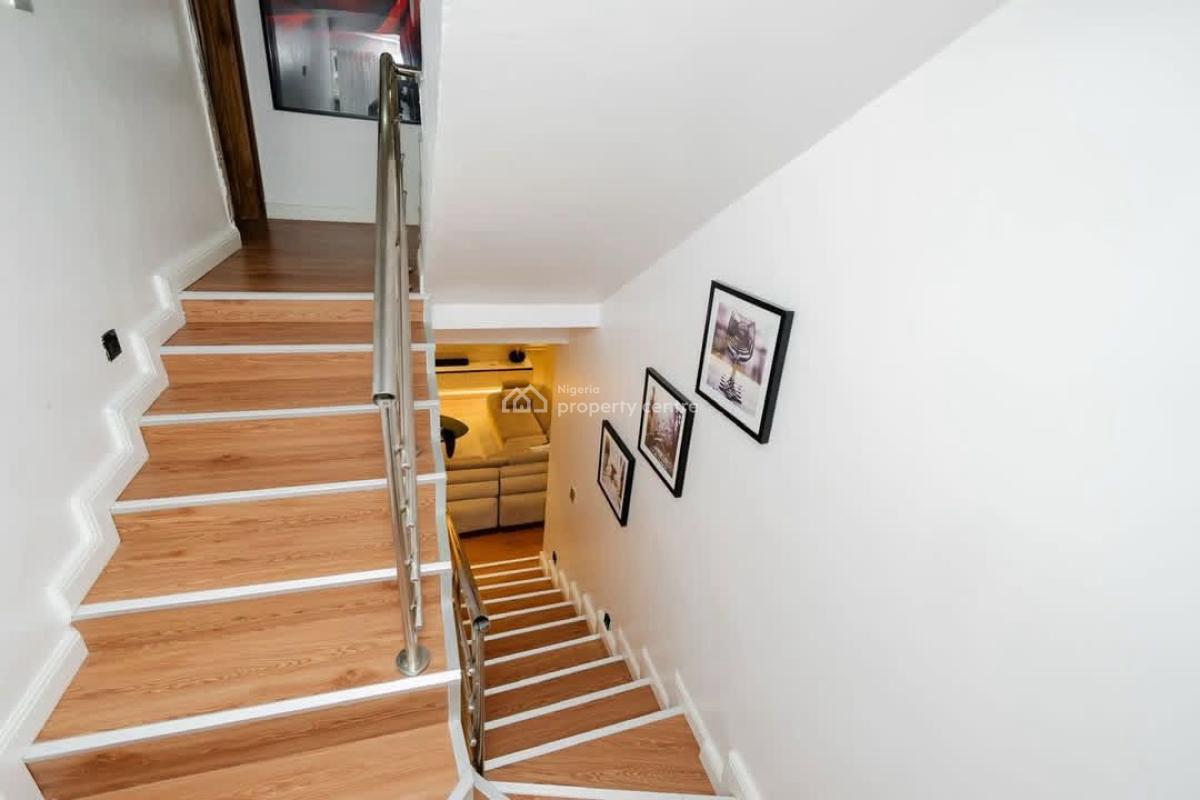 Nicely Furnished Three Bedroom Maisonette Penthouse, Lekki Phase 1, Lekki, Lagos, House Short Let