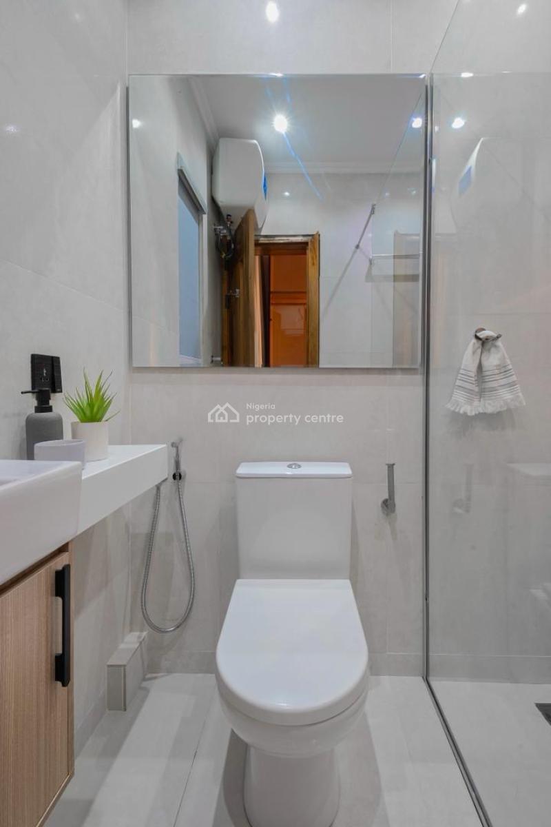 a Very Sweet and Spacious Stand Alone Apartment Located in a Serene a, Lekki Phase 1, Lekki, Lagos, Flat / Apartment Short Let