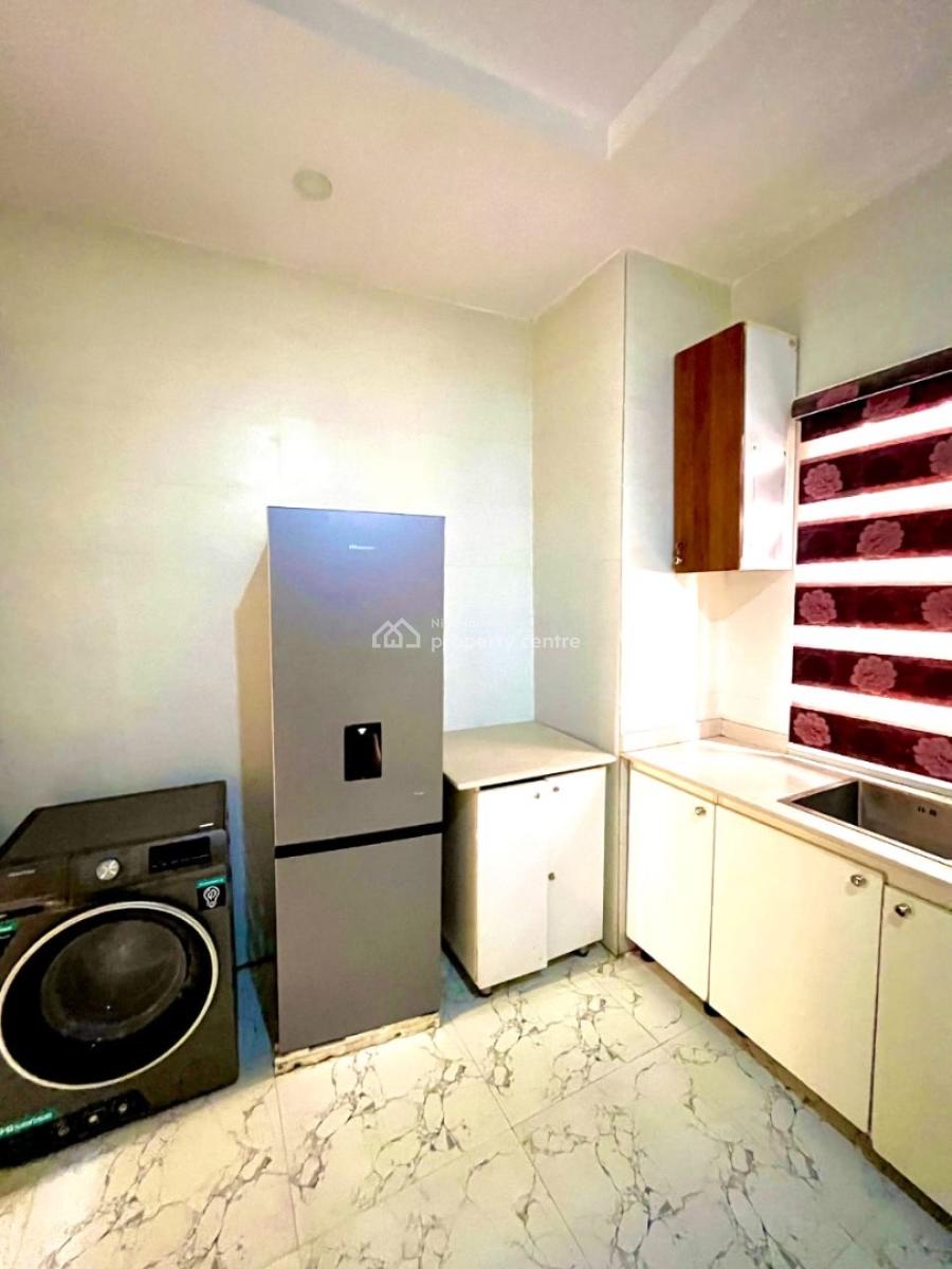 a Very Sweet and Spacious Stand Alone Apartment Located in a Serene a, Lekki Phase 2, Lekki, Lagos, Flat / Apartment Short Let