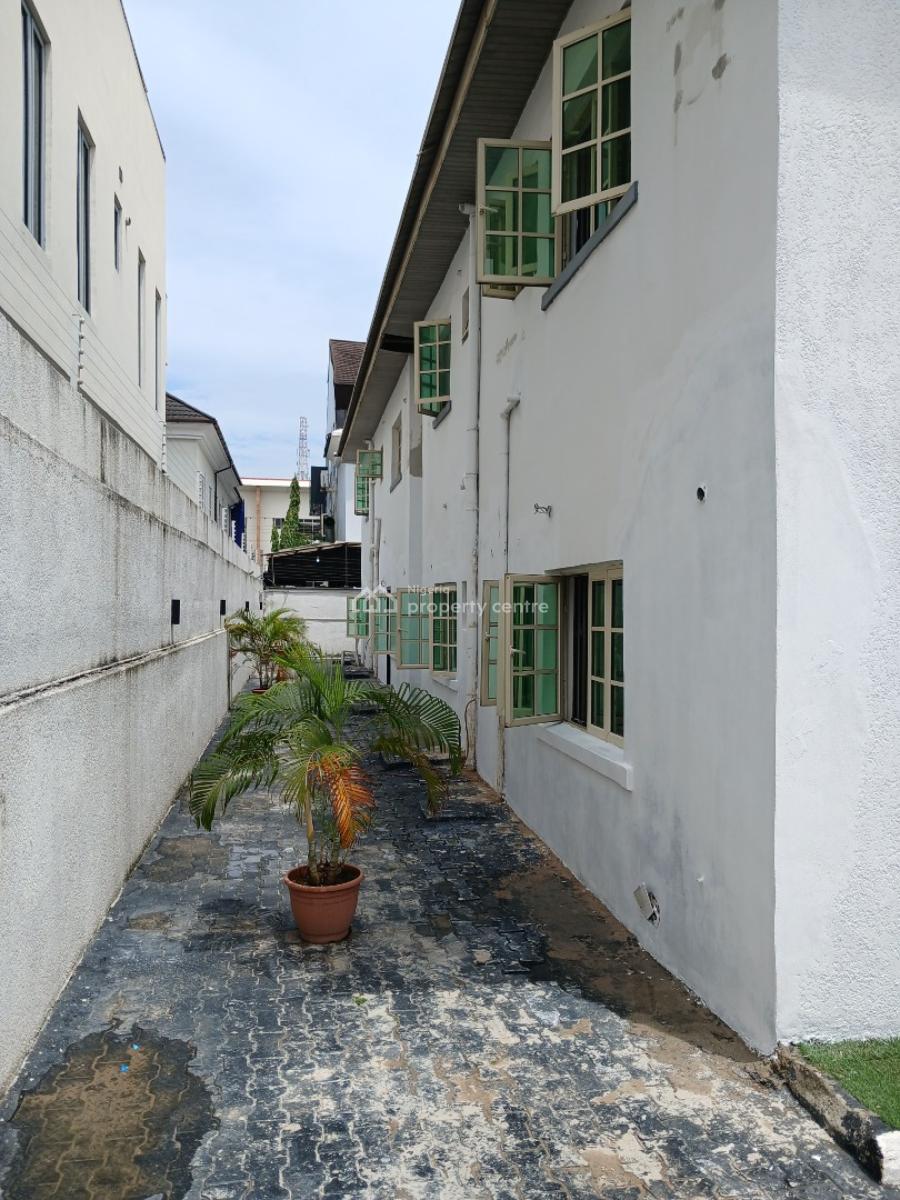 Well Maintained 4nos  2bedroom  Flat., Off Omorire Johson, Lekki Phase 1, Lekki, Lagos, Flat / Apartment for Rent