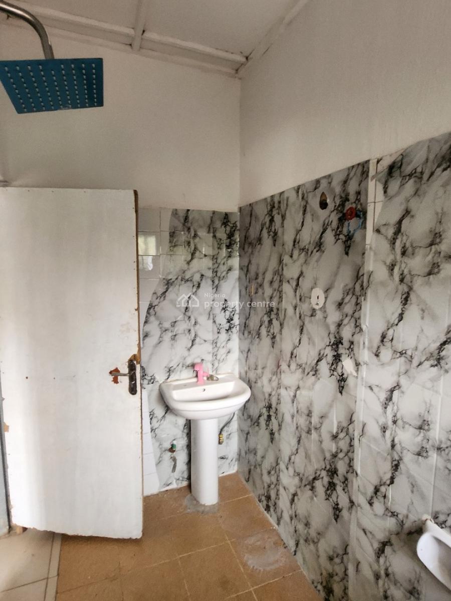 Spacious 1bedroom Flat, 1st Floor. Private Compound, Tarred, Wuse Zone(tarred Rd), Wuse, Abuja, Flat / Apartment for Rent
