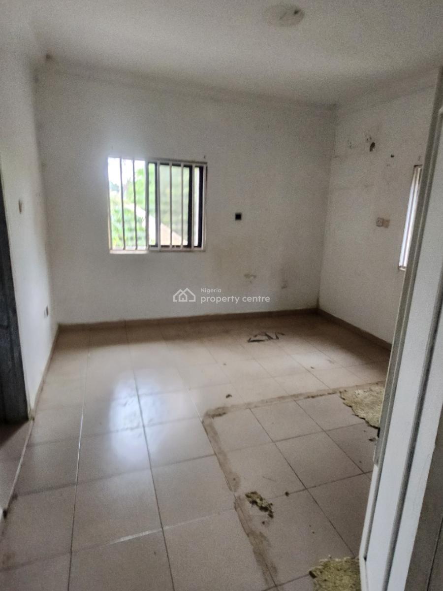 Spacious 1bedroom Flat, 1st Floor. Private Compound, Tarred, Wuse Zone(tarred Rd), Wuse, Abuja, Flat / Apartment for Rent