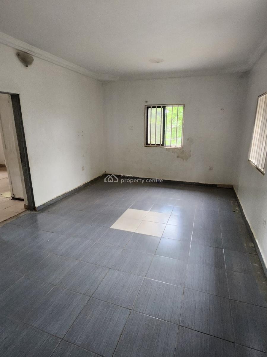 Spacious 1bedroom Flat, 1st Floor. Private Compound, Tarred, Wuse Zone(tarred Rd), Wuse, Abuja, Flat / Apartment for Rent