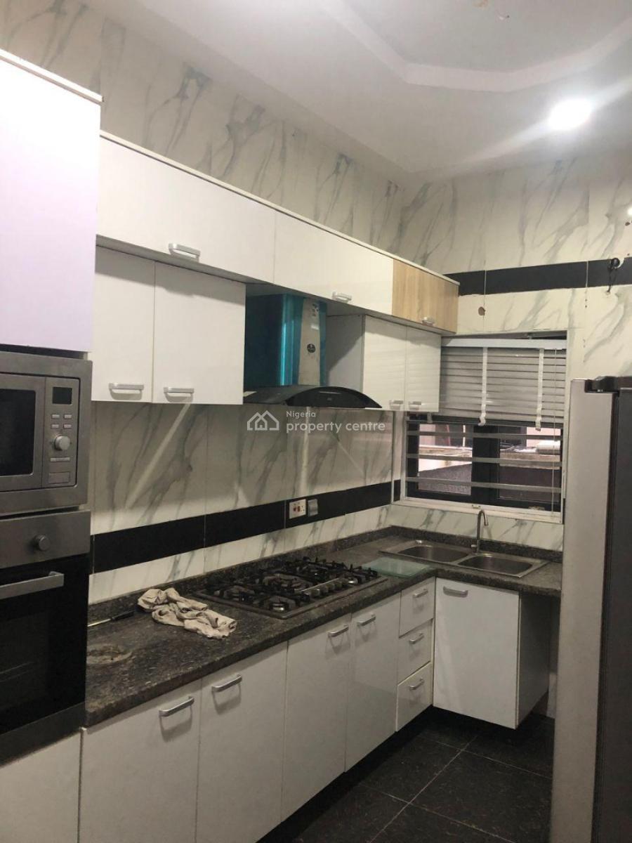Fully Serviced and Furnished Spacious Room Sharing Kitchen, Orchid Road, Lekki, Lagos, Flat / Apartment for Rent