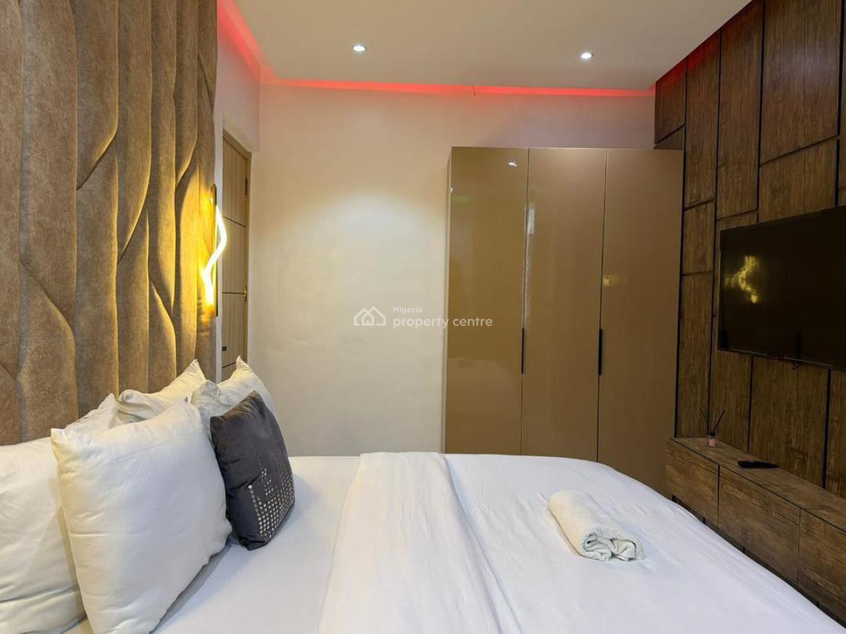 Luxury 2 Bedroom Apartment with Ps5, Hunponu Wusu, Lekki Phase 1, Lekki, Lagos, Flat / Apartment Short Let