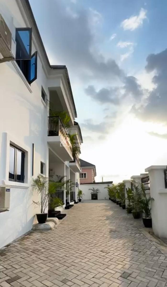 2 Bedroom Apartment, Airport Road, Warri, Delta, Flat / Apartment Short Let