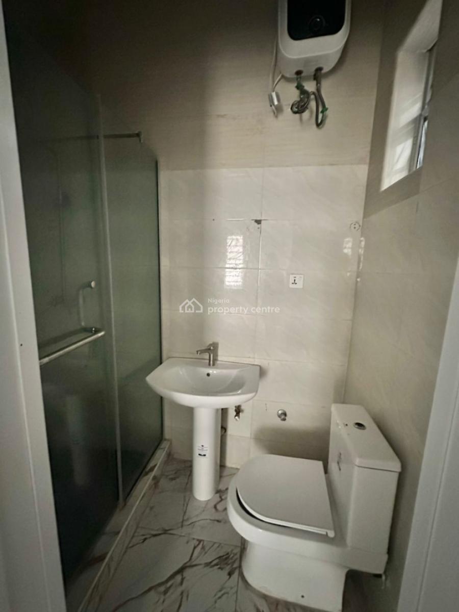 Semi Master Bedroom Upstairs, Canal West Estate, Osapa, Lekki, Lagos, Flat / Apartment for Rent