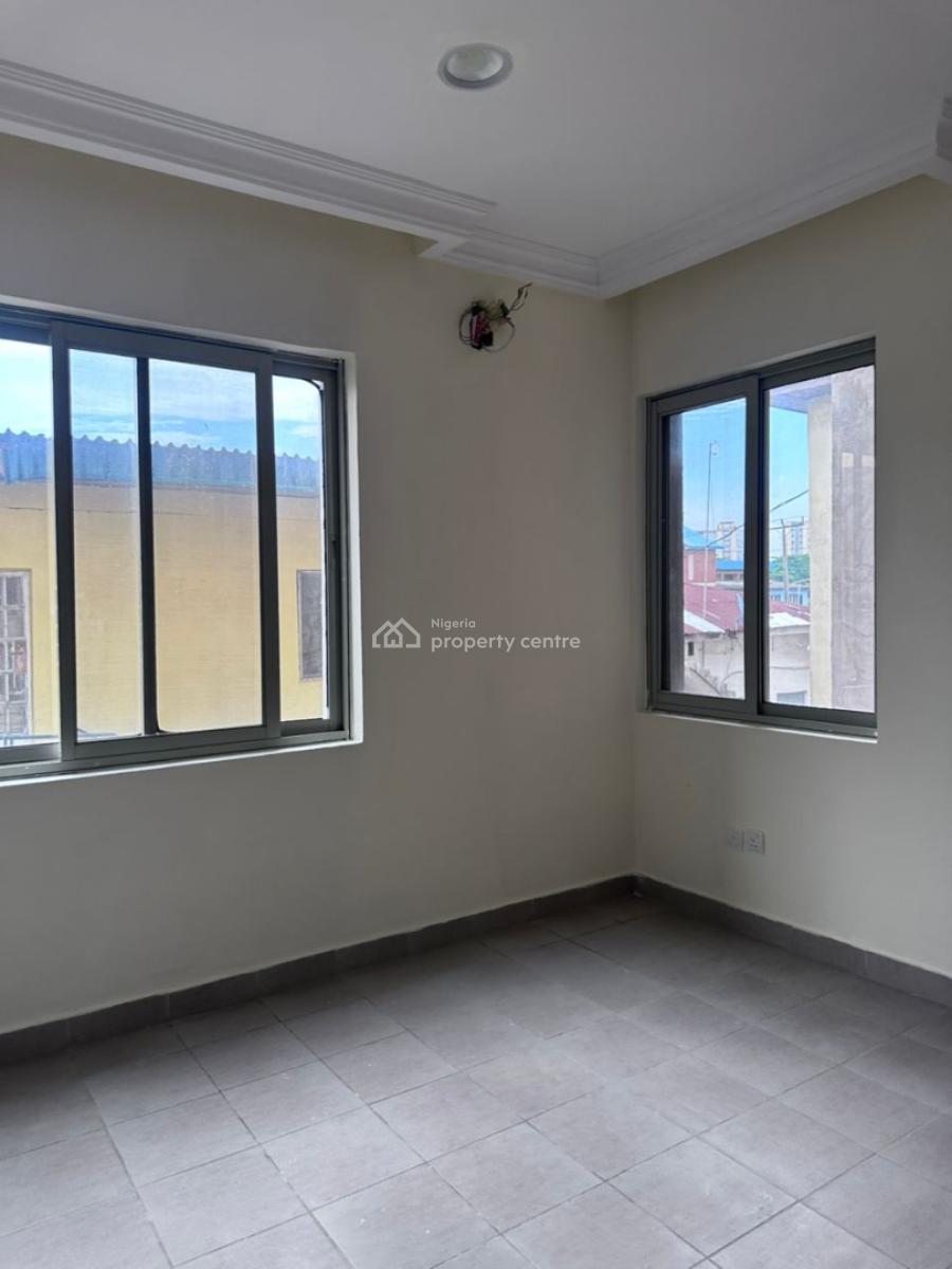 Newly Built Spacious 3bedroom Apartment with One Bedroom B.q, Off Eric Moore Road Surulere, Lagos, Surulere, Lagos, Flat / Apartment for Sale