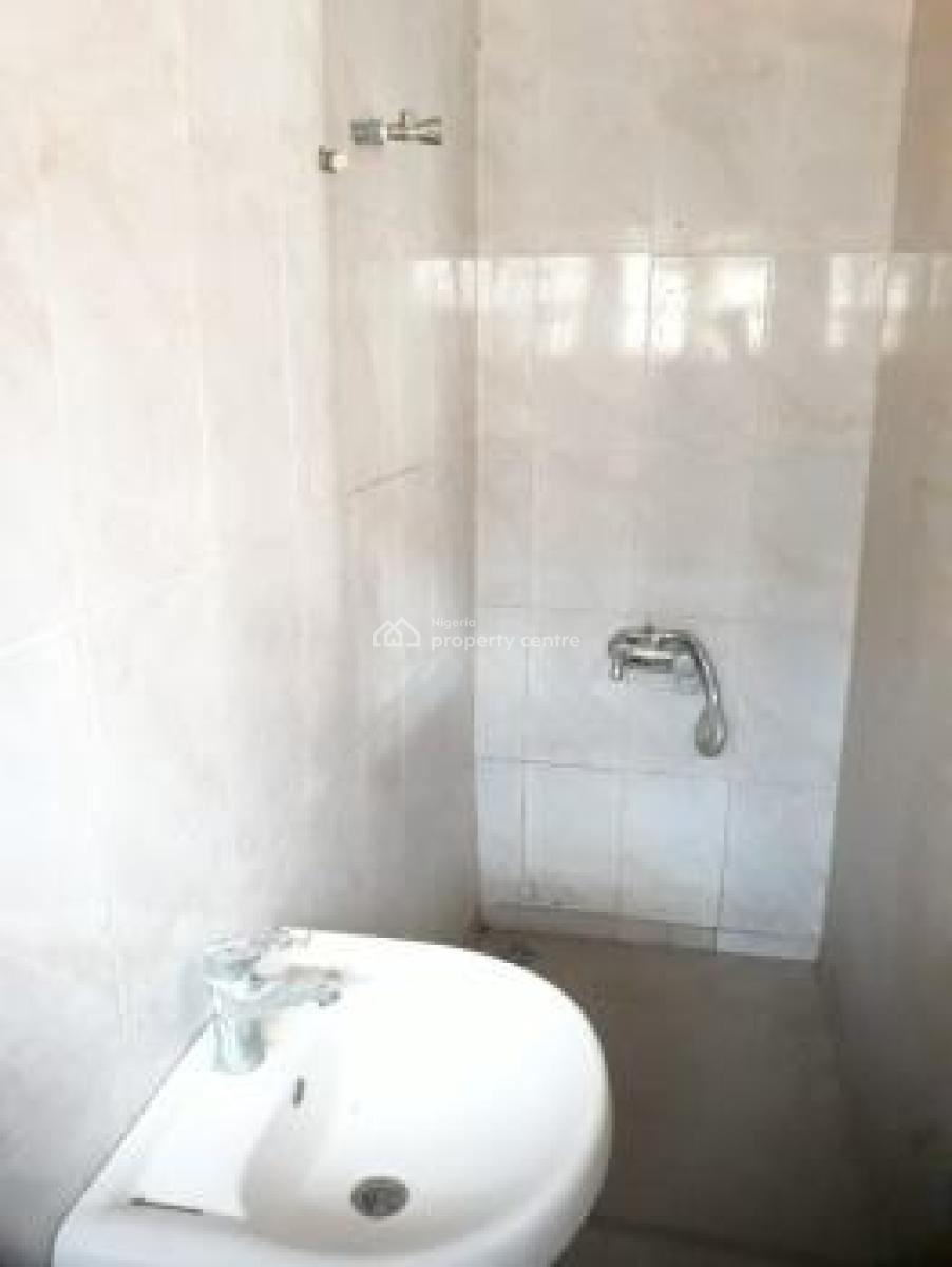 Luxury Master Bedroom in a Shared Apartment, Augustus Olufemi Alakiya Close, The Atlantis Ii, Ologolo, Lekki, Lagos, Self Contain (single Rooms) for Rent
