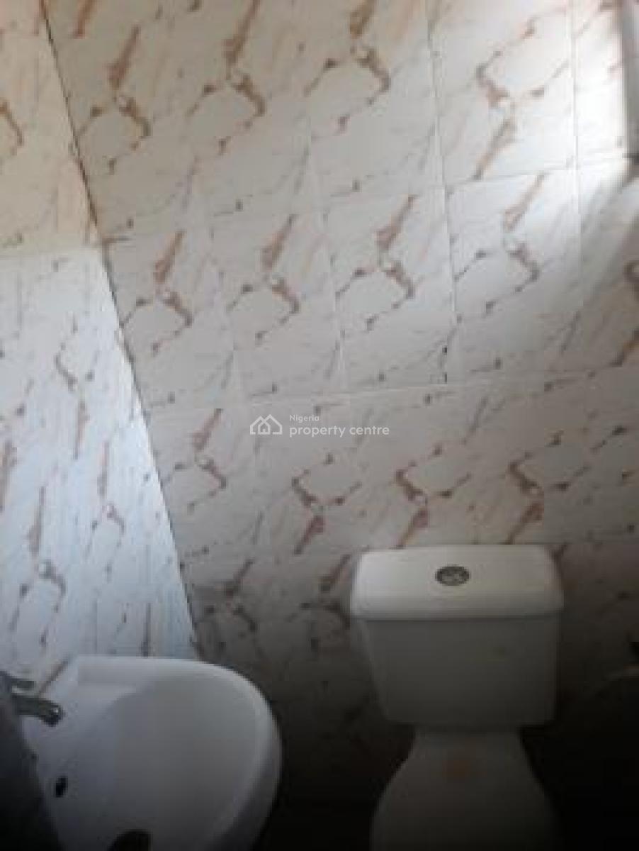 Luxury Master Bedroom in a Shared Apartment, Augustus Olufemi Alakiya Close, The Atlantis Ii, Ologolo, Lekki, Lagos, Self Contain (single Rooms) for Rent