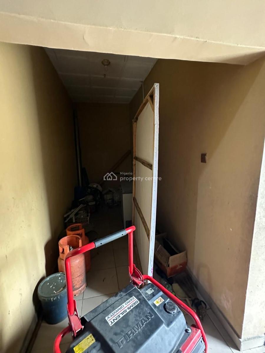 Distress Fast Food Restaurant, Afam Okoloma Roundabout, Oyigbo, Rivers, Restaurant / Bar for Sale