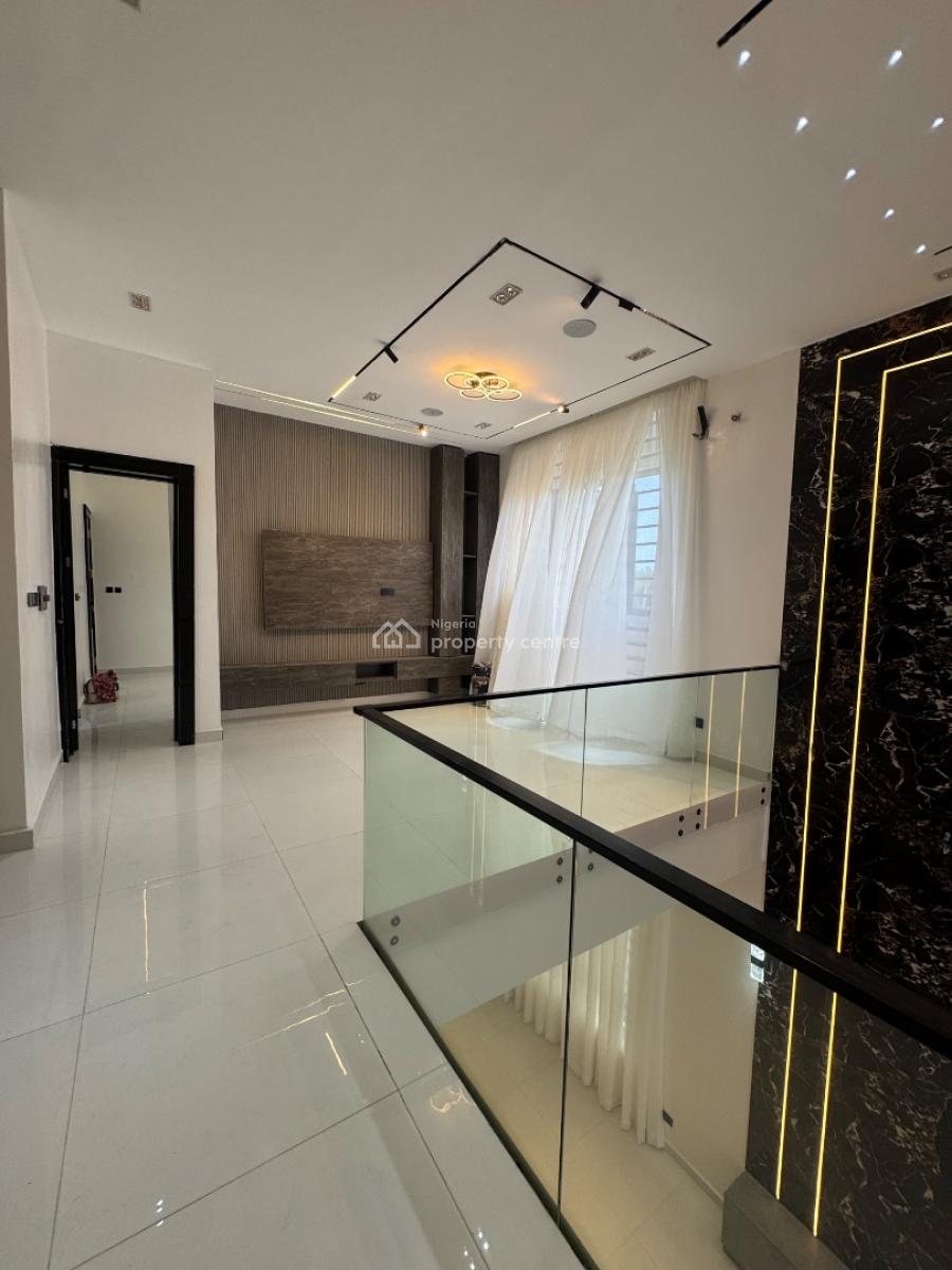 5 Bedroom Home with a Pool, Lekki, Lagos, House for Sale