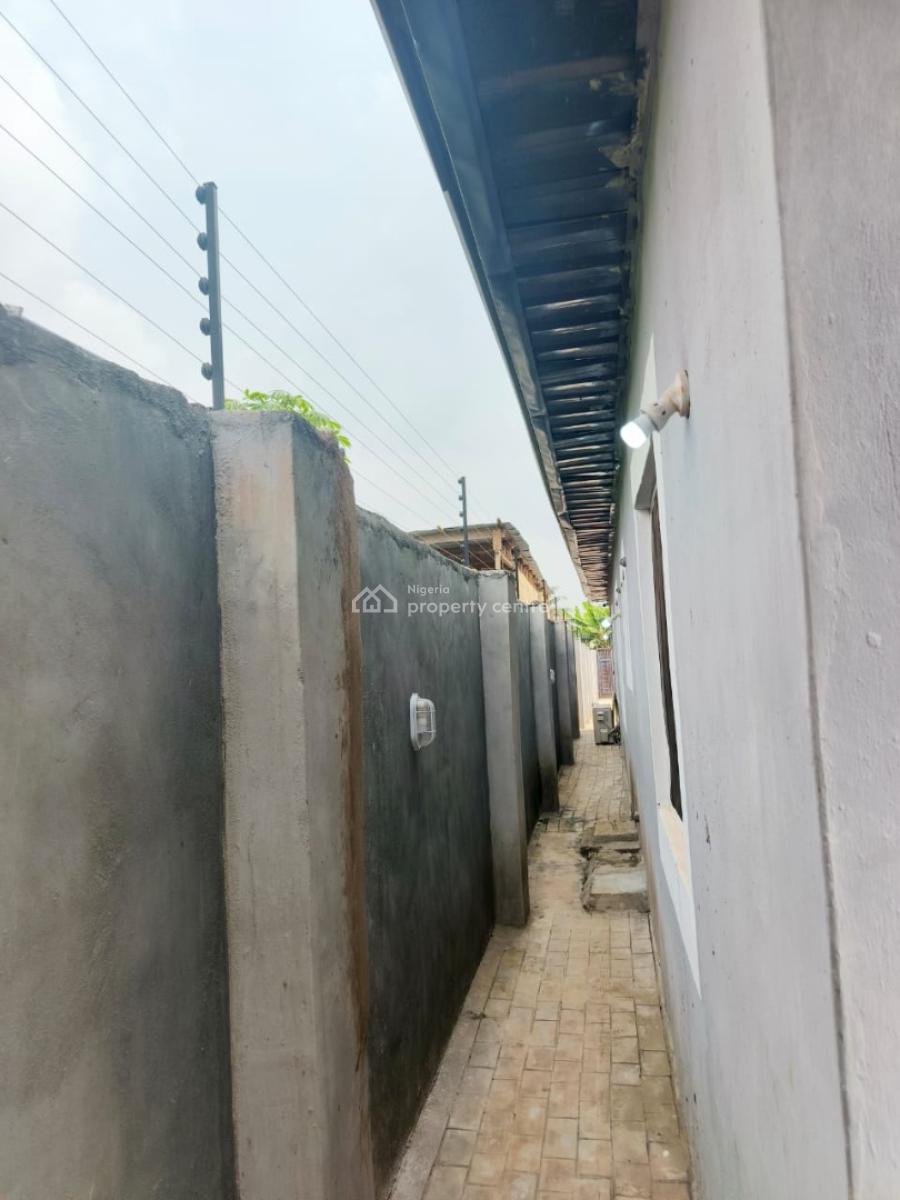 Tastefully Built 3 Bedroom Bungalow and 2 Shops with Deed of Assignmen, Gberigbe Ikorodu Lagos, Ikorodu, Lagos, Detached Bungalow for Sale