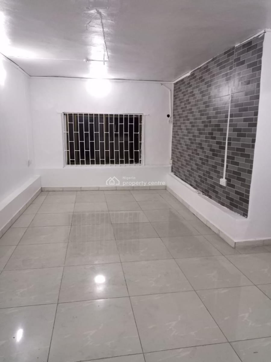 2 Bedroom Flat Downstairs in a Well Secured Estate. Fully Serviced, in an Estate, Osapa, Lekki, Lagos, Flat / Apartment for Rent