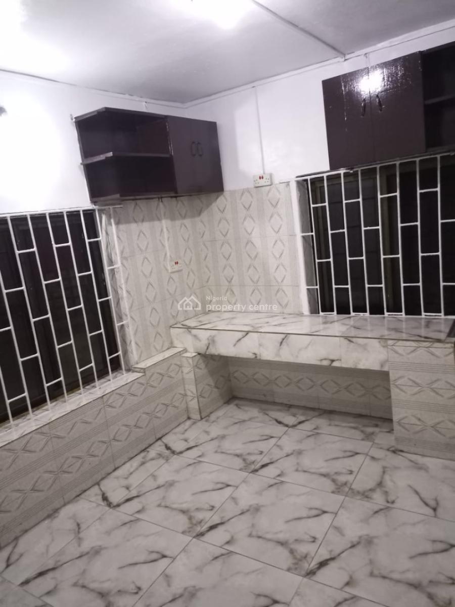 2 Bedroom Flat Downstairs in a Well Secured Estate. Fully Serviced, in an Estate, Osapa, Lekki, Lagos, Flat / Apartment for Rent