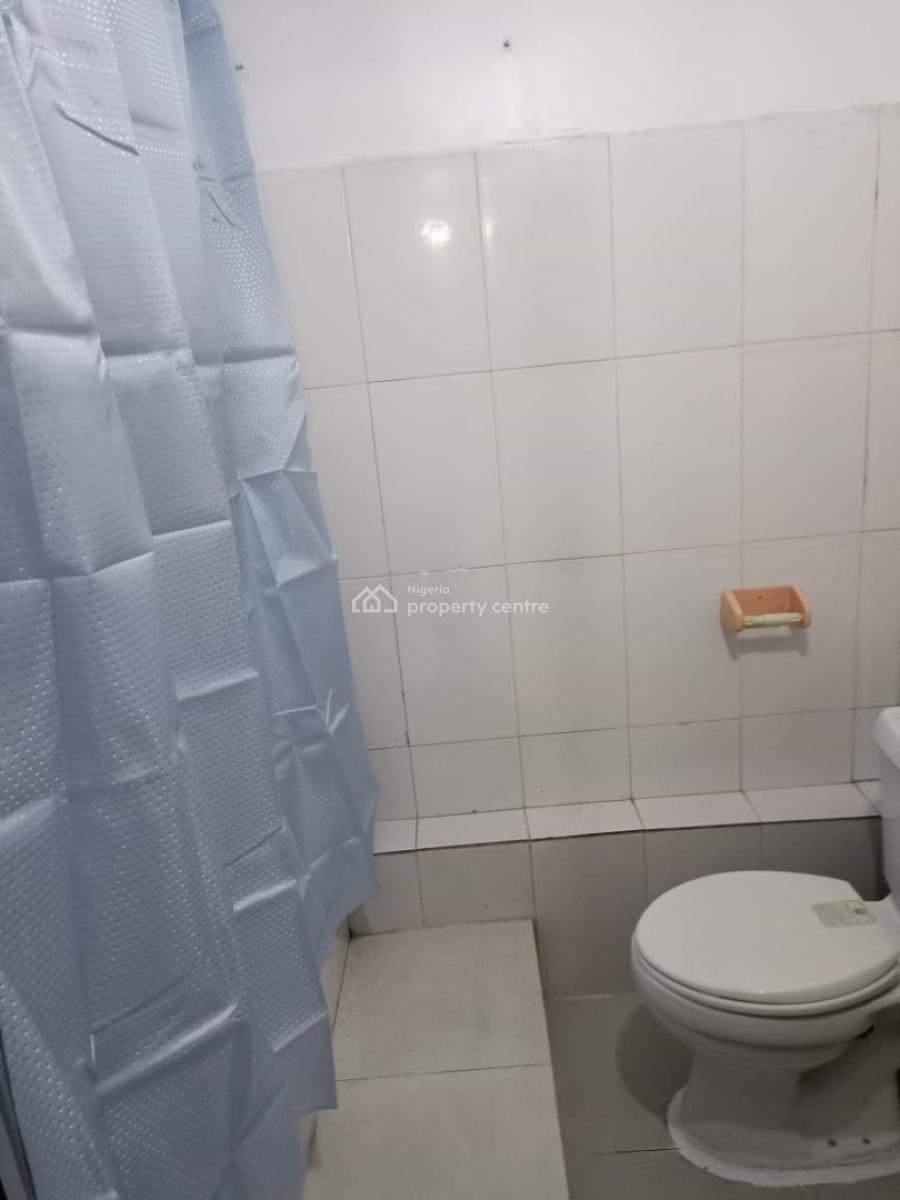 2 Bedroom Flat Downstairs in a Well Secured Estate. Fully Serviced, in an Estate, Osapa, Lekki, Lagos, Flat / Apartment for Rent