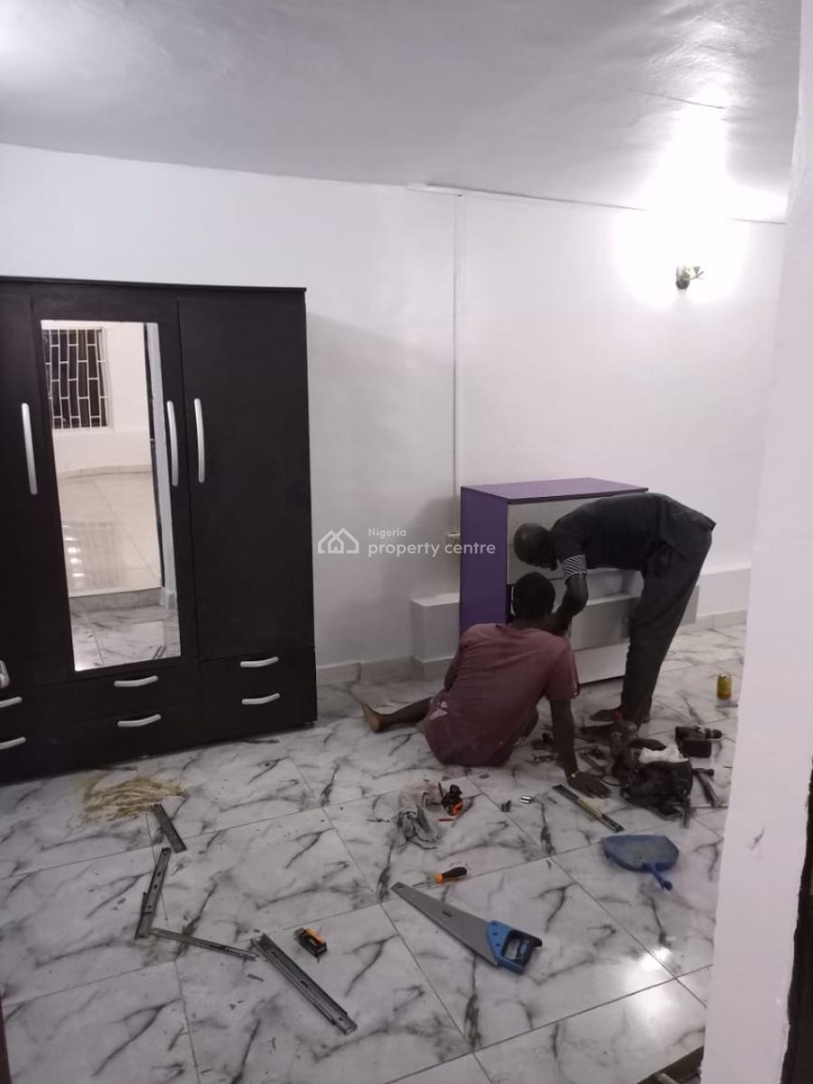 2 Bedroom Flat Downstairs in a Well Secured Estate. Fully Serviced, in an Estate, Osapa, Lekki, Lagos, Flat / Apartment for Rent