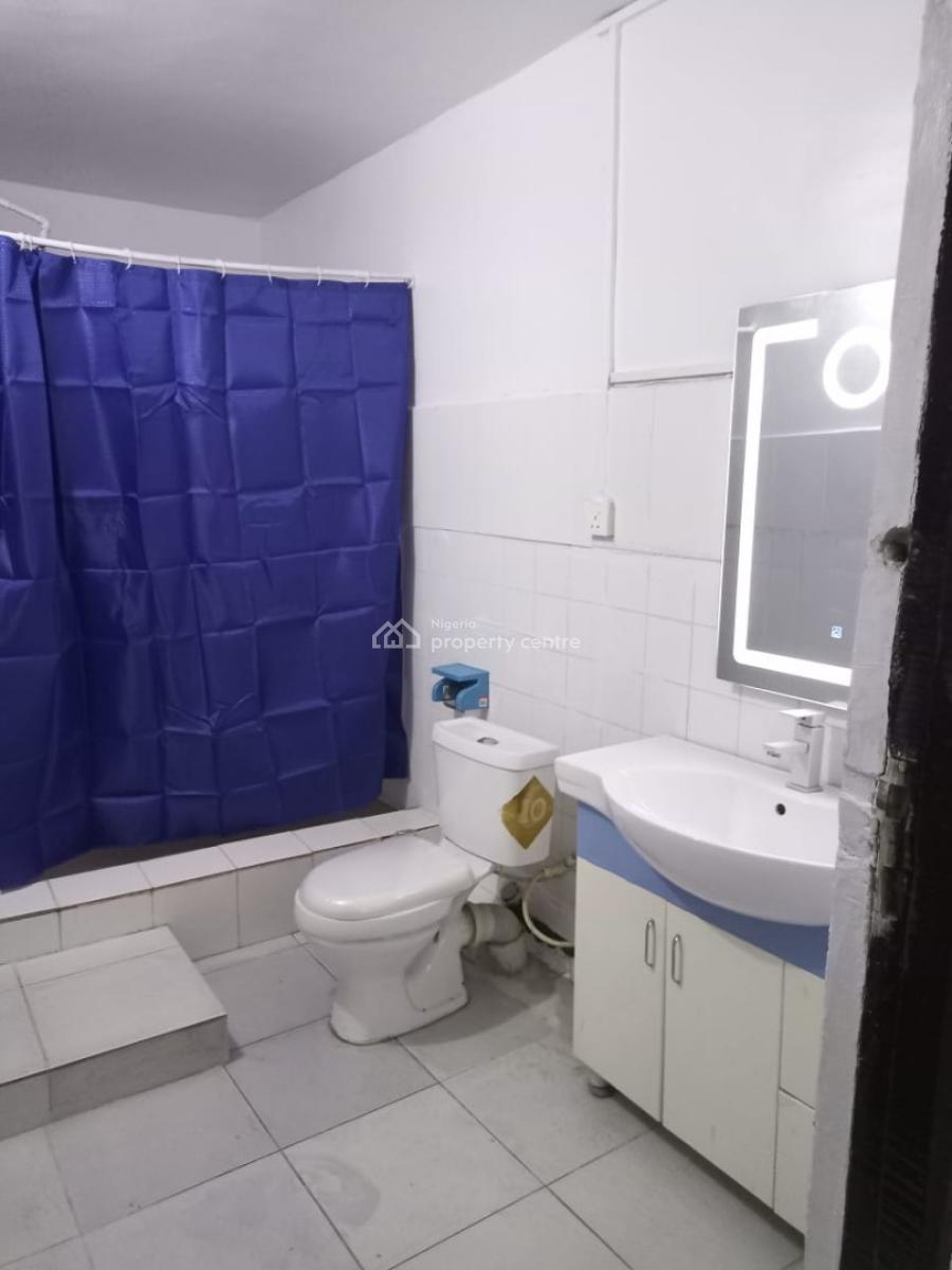 2 Bedroom Flat Downstairs in a Well Secured Estate. Fully Serviced, in an Estate, Osapa, Lekki, Lagos, Flat / Apartment for Rent