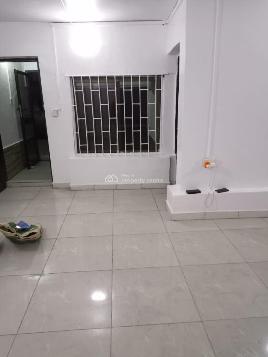 2 Bedroom Flat Downstairs in a Well Secured Estate. Fully Serviced, in an Estate, Osapa, Lekki, Lagos, Flat / Apartment for Rent