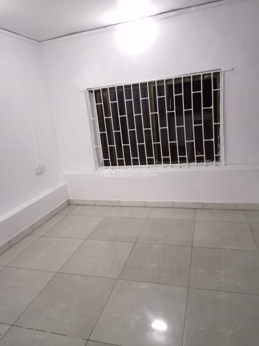 2 Bedroom Flat Downstairs in a Well Secured Estate. Fully Serviced, in an Estate, Osapa, Lekki, Lagos, Flat / Apartment for Rent